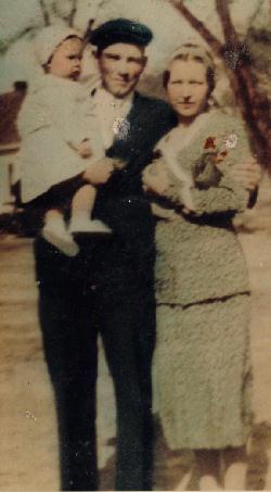 John Howard and Dorris Lillian (Peterson) Calvin with daughter, Jack